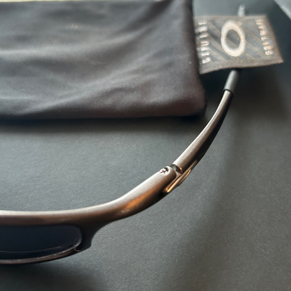 Oakley Hatchet Carbon Frame w/ Polarized Black lense - Vintage - PreOwned - Picture 6 of 15